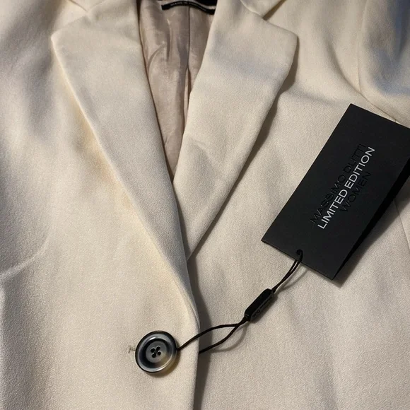 NWT. Massimo Dutti Limited Edition Off White Wool/Viscose Suit Blazer. Size 2.